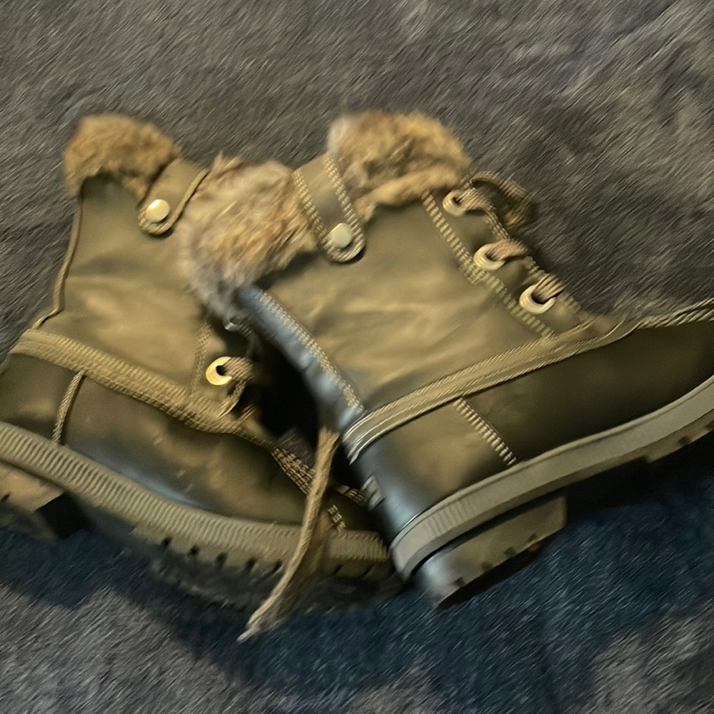 Snow boots worn twice